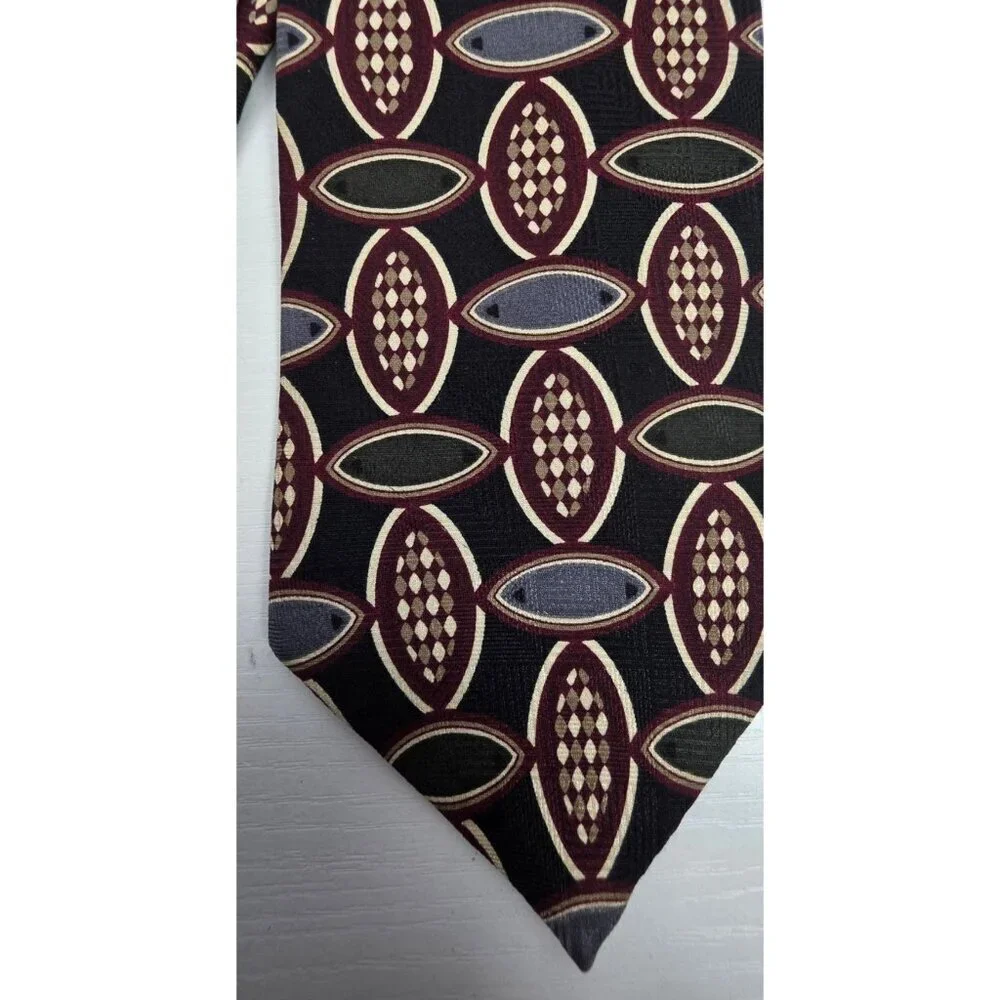 Men's New Haven Neckwear Company, Geometric Pattern, 100% Silk Necktie